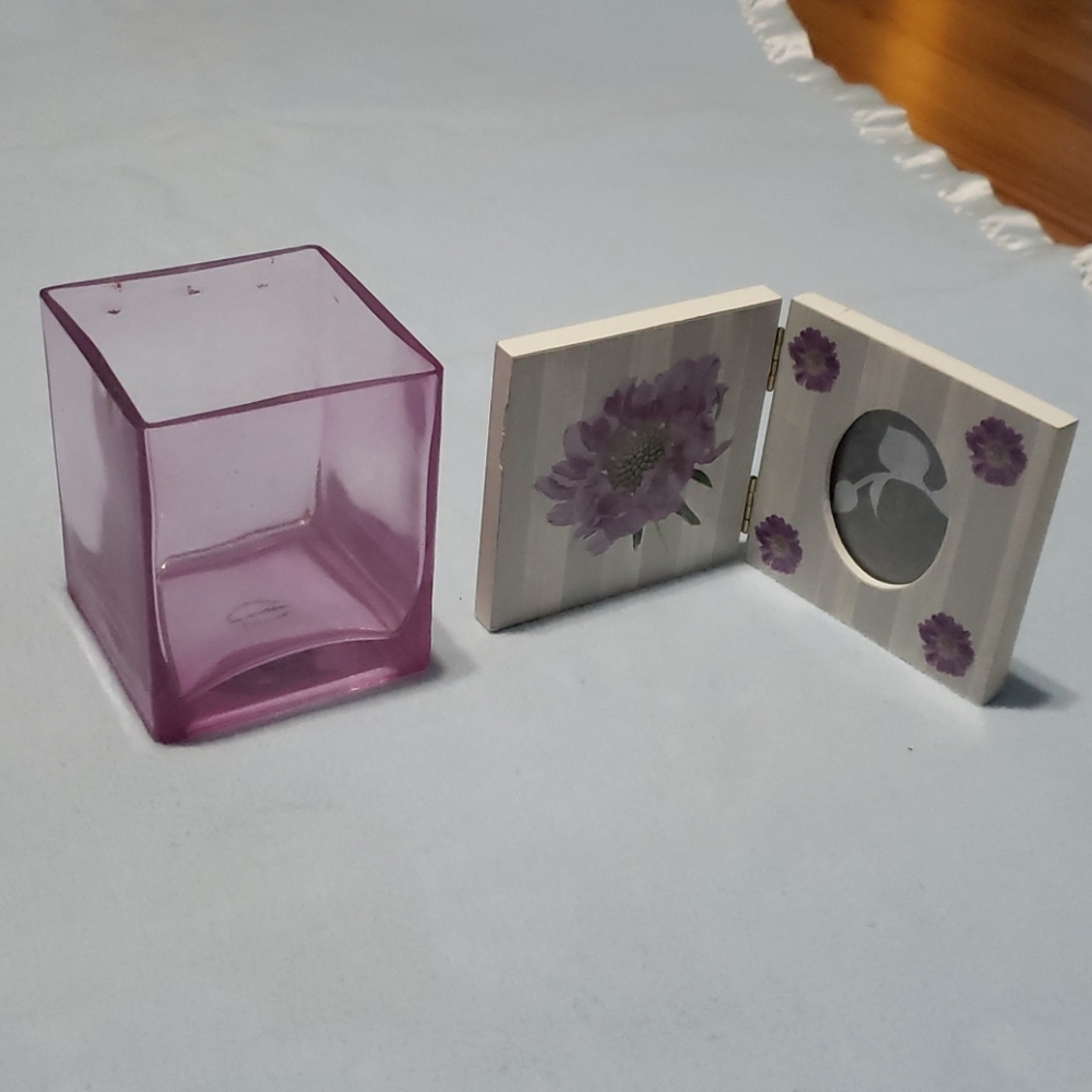 2 pc home decor lot Pink cube vase picture frame